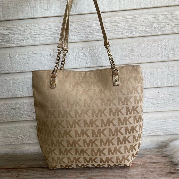 Michael Kors Handbags - Michael Kors Signature Jet Set Handbag Handle Shopper Tote